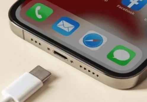 隆化苹果15维修分享iPhone15改USB-C接口后能和安卓用户互借充电器吗 